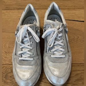 Mephisto Toscano women’s sneaker leather size 9.5 silver